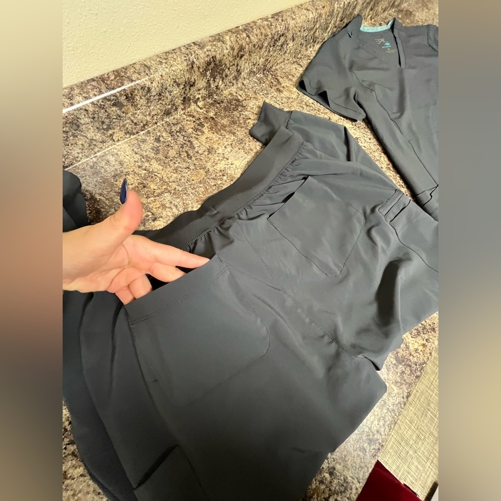 Epic Women’s Scrub Set in Dark Gray - Picture 12 of 13